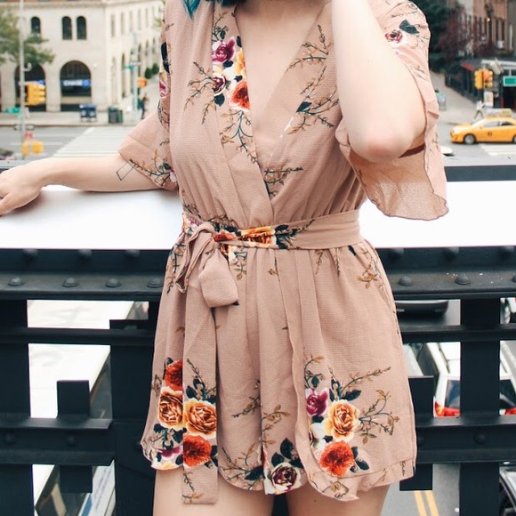 Beige floral print romper - Picture 6 of 6